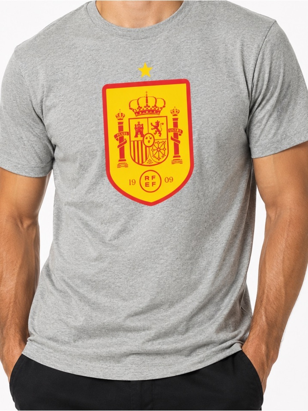 Retro Spain soccer tee with classic crest. Men’s M. Great fan piece.